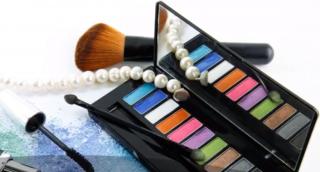 În loc să înfrumuseţeze, pot îmbolnăvi. Produsele cosmetice pot fi un pericol pentru sănătate