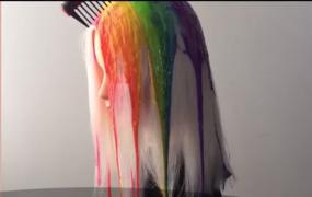 Un nou trend în materie de frumuseţe face furori pe internet! Care este cea mai spectaculoasă tehnică de vopsire a părului