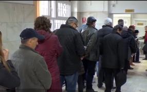 Cozile la ghişeu şi goana după acte pot deveni istorie. Am putea plăti taxe direct de pe telefon