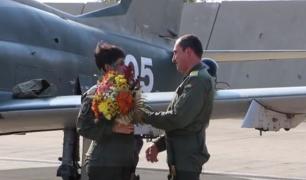 Premieră în Armata Română. O tânără de 30 de ani a devenit prima femeie instructor pentru piloți
