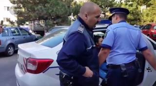 Scandal între o vânzătoare de zarzavaturi din Ploiești și polițiști. "Nu am ce să mănânc. Să dau în cap?"