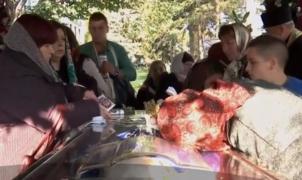 Mii de credincioși s-au înghesuit să atingă racla cu Moaştele Sfintei Parascheva