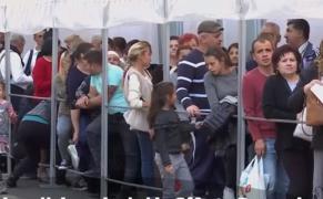 80 de mii de pelerini la moaştele Sfintei Parascheva. Credincioşii veniţi la Iaşi stau la coadă şi 10 ore