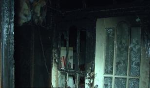 Casă făcută scrum în cartierul Colentina, București, după ce o femeie a făcut focul și a plecat în vecini