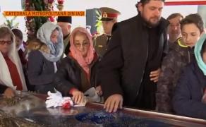 Zeci de mii de pelerini au făcut noapte albă, pentru a ajunge la moaştele Sfintei Parascheva