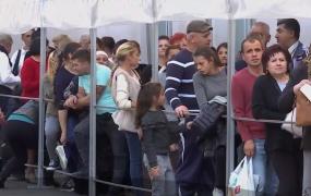 80.000 de pelerini la moaştele Sfintei Parascheva. Se stă la coadă ore întregi