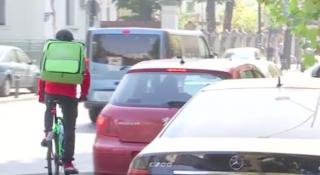 Numarul bicicliştilor care circulă pe strazile Capitalei creşte pe zi ce trece