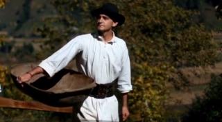 Cultura de cânepă renaşte la Bistriţa, într-un documentar etnografic impresionant