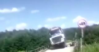 Semnele de circulaţie nu sunt făcute pentru a fi ignorate. Ce se poate întâmpla dacă nu respecţi regulile