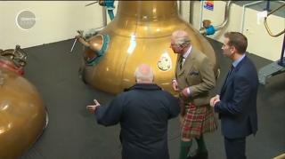 Prinţul Charles a fost surprins într-o ipostază inedită, purtând costumul tradiţional scoţian