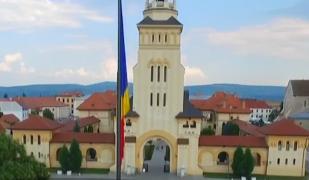 Alba Iulia, în pregătiri pentru Ziua Naţională a României. Zeci de mii de turişti vor lua cu asalt oraşul