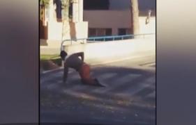 Mărturia şocantă a ciobanului din Călăraşi, filmat în timp ce se târăşte în genunchi în față spitalului