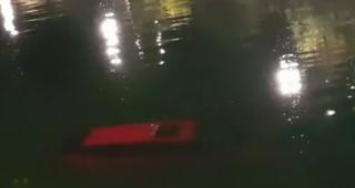 Un şofer din Capitală a pierdut controlul volanului şi a ajuns cu maşina în Dâmboviţa