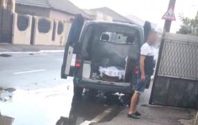 Preot din Constanța, acuzat că face îmbălsămări în garaj: "Vedem coșciuge, se simte un miros foarte rău"