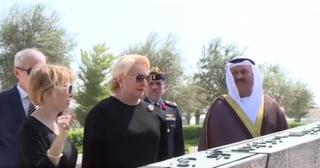 Turneul în Emiratele Arabe Unite i-a adus premierului experienţe inedite, dar şi noi critici pentru ţinutele purtate