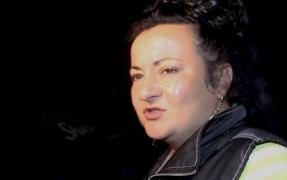 Primele explicații ale femeii care a golit un spray lacrimogen, în spitalul din Buzău: "După ce eşti lovit cu pumnul în faţă, cred că dai cu spray oriunde"