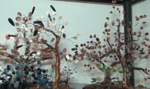 Copăcei făcuți din pietre semipreţioase, un cadou cu adevărat inedit