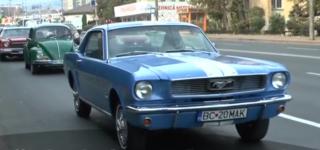 Maşinile de epocă au cucerit oraşul Piatra Neamţ. Copiii au fost cei mai încântaţi