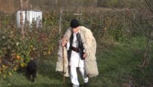 Ștefan Gros s-a născut înainte de Marea Unire, a prins trei regimuri politice şi încă este energic şi plin de viaţă