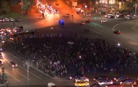 Au fost din nou proteste în Piaţa Victoriei, împotriva guvernului şi a PSD