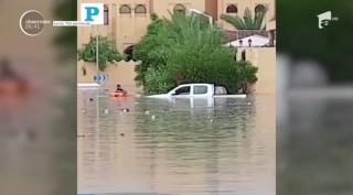 Statul Qatar, măturat de furtuni violente. Într-o zi a plouat cât pentru un an