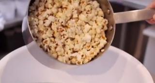 Mâncatul pe timp de noapte ne poate afecta somnul