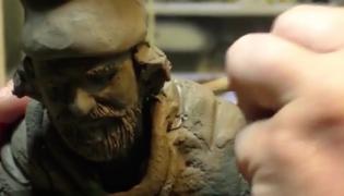 Un artist plastic din Codlea a adunat o sută de figurine de lut într-o horă a Unirii, în an Centenar