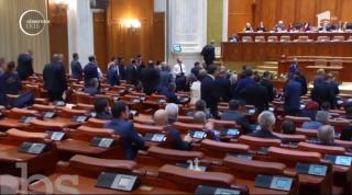 Scandal fără precendent în Parlament, pe legea privind combaterea spălării banilor