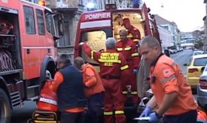 Trei oameni au făcut atac de panică, după un incendiu la un bloc din Arad