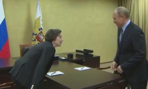 Vladimir Putin răspunde ironic unei guvernatoare care s-a așezat pe scaunul său