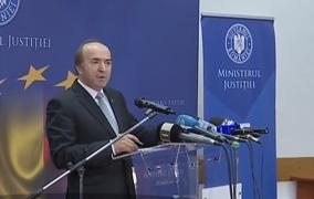 Judecătorii fac scut în jurul Procurorului General al României, Augustin Lazăr