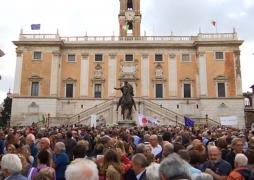 Mii de italieni au protestat în fața primăriei din Roma, nemulțumiți de gropile și gunoaiele din oraș