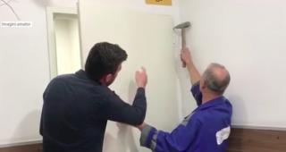 O turistă din America a vizitat un magazin din Ploieşti şi a rămas blocată în toaletă