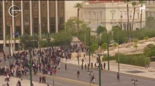 Centrul Atenei a fost din nou scena confruntărilor dintre poliţie şi protestatari