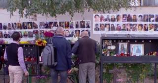 Trei ani de durere, multe lacrimi şi o linişte de mormânt. Aşa au fost comemorate victimele tragediei din Colectiv
