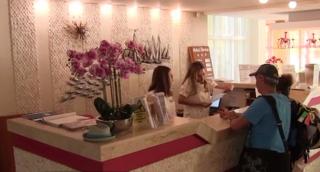 TVA-ul a scăzut de la 9 la 5 la sută în turism, dar preţurile rămân neschimbate