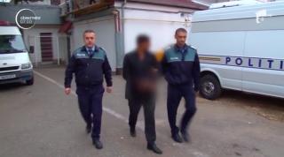Un bărbat a vrut să jefuiască o locuinţă din Argeş, dar a adormit lângă proprietară