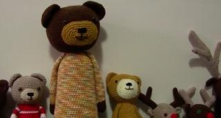 O tânără din Cluj şi-a transformat pasiunea într-o afacere. Croşetează jucării, dar şi hăinuţe