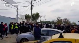 Bătaie între jandarmi şi suporterii echipei de fotbal a lui Adrian Mititelu, la Craiova. Nouă jandarmi şi doi suporteri au ajuns la spital