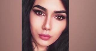 Cea mai sexy tânără transgender din Marea Britanie seamănă leit cu Kim Kardashian