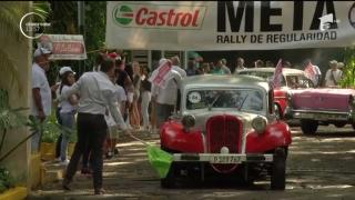 Zeci de maşini de epocă au făcut paradă pe străzile din Havana