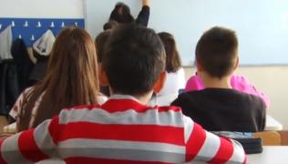 Învăţământul "gratuit" îi costă lunar, pe părinţi, echivalentul a şase alocaţii