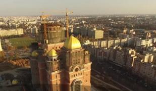 Altarul Catedralei Mântuirii a fost poleit cu aur. Primele imagini din cel mai complex proiect al Bisericii