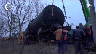 Un vagon încărcat cu 50 de tone de păcură a deraiat în Mehedinți