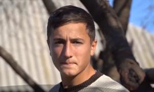 Elevii din Botoşani, sute de lei pe naveta spre şcoală. Gabriel s-a lăsat de şcoală ca să meargă sora lui