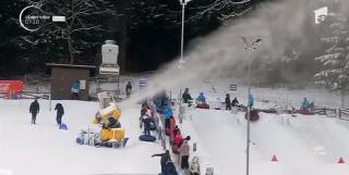 Două tunuri de zăpadă aduse la Poiana Brașov, pentru noul sezon de iarnă