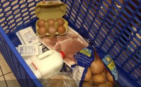 Carnea şi laptele fermerilor români, tot mai scumpe. Cum va arăta meniul de pe mesele de Crăciun