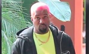 Kanye West nu ezită să-şi surprindă fanii ori de câte ori are ocazia. Artistul şi-a vopsit părul în roşu aprins