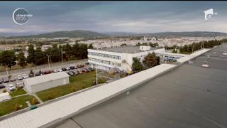 Cea mai mare pictură murală din ţară, realizată la Mioveni, în Argeş. Cinci studenţi au pictat unul dintre pereții Uzinei Dacia