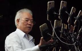 Un bătrân de 70 de ani, din Taiwan, a investit 5.000 de dolari sa vâneze pokemoni